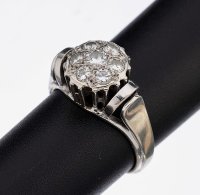 14 kt Gold Diamant-Ring, WG 585/000, runder Ringkopf mit 7 Diamanten zus. ca. 0.45 ct Weiß/si, RW 54, ca. 4.5 g