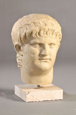 Museumsreplikat: Kolossaler Kopf des Kaisers Nero, Silvano Bertolin (geb. 1938), Abguss aus der Glyptothek München, 2002, Gussmarmor, auf ...