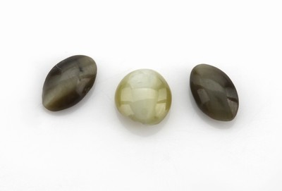 Lot 3 lose Chrysoberyll Katzenauge, 1.76 ct, 2 x oval, 1 x rund