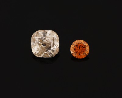 Lot 2 lose Diamanten, zus. 0.85 ct, 1 x Altschliffdiamant ca. 0.68 ct get. Weiß/p1 (min. besch); 1 x Brillant 0.17 ct Fancy orange (beh.)