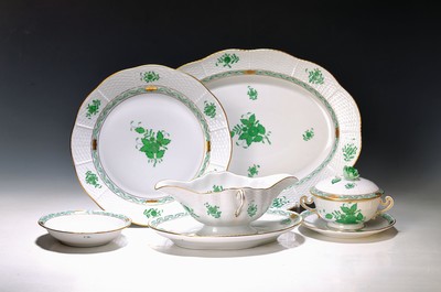 Speiseservice, Herend, Apponyi in Grün, 2.H. 20. Jh., 10 Menueteller, 8 Suppentassen mit UT u. Deckeln, hohe und flache Schüssel, ovale Platte, ...