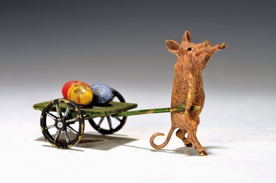 Schwein mit Wagen voller Ostereier, Wiener Bronze, signiert Bergmann, 20.Jh., farbig staffiert, Osterschwein, H. 5 cm
