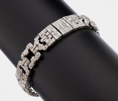 Platin Diamant-Armband, wohl Frankreich um 1925/30, Platin geprüft, Millegriffverz., 252 Brillanten und Diamanten zus. ca. 7.00 ct feines ...