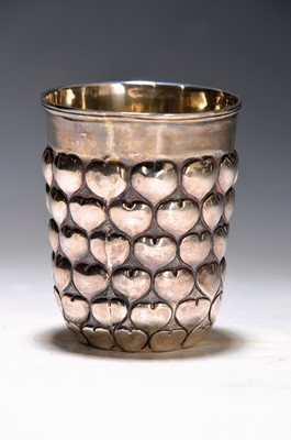 Schwerer Herzbecher, wohl Neresheim, deutsch, 1920/30er Jahre, 835er Silber, schwere Qualität, ca. 250 g, H. ca. 9.5 cm, qualitätvolle Verarbeitung