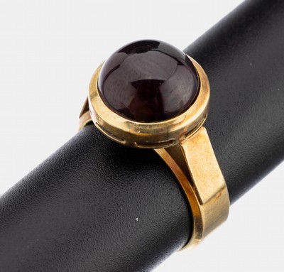 14 kt Gold Granat-Ring, GG 585/000, runder Granatcabochon, RW 56, ca. 9.2 g