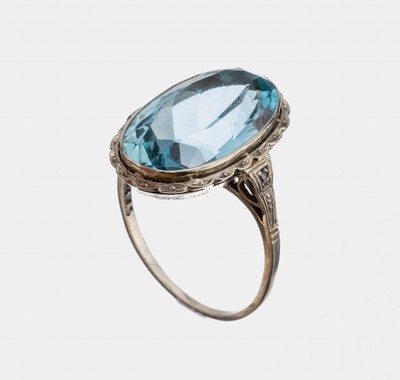 18 kt Gold Art-Deco-Aquamarin-Ring, WG 750/000, um 1925, ovalfacett. Aquamarin von guter Farbe ca. 12.0 ct, schlichte Fassung, RW58, ca. 5.3 g