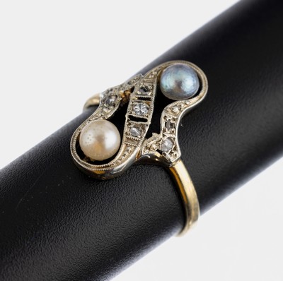 14 kt Gold Jugendstil Perl-Diamant-Ring, GG585/000 und Platin, 2 Orientperlen (weiß und bläulich), Diamanten zus. ca. 0.12 ct Weiß/si, 1 Stein ...