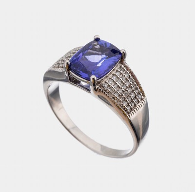 18 kt Gold Tansanit-Brillant-Ring, WG 750/000, facett. Tansanit ca. 2.05 ct, Brillanten zus. ca. 0.50 ct Weiß/vs-si, RW 56,ca. 5.1 g