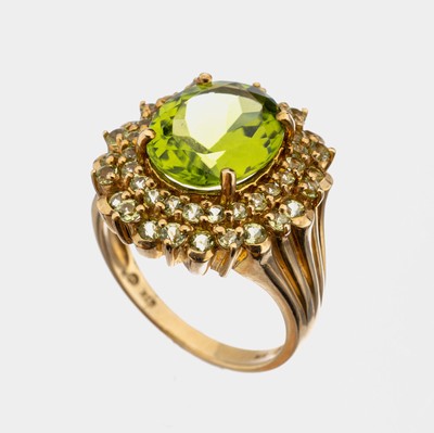 9 kt Gold Peridot-Ring, GG 375/000, rund- und ovalfacett. Peridots zus. ca. 6.0 ct, ca. 7.5 g, RW 56.5