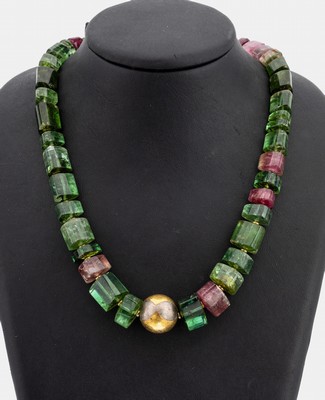 Ausgefallenes Turmalin-Designercollier, Schließe und Zwischenkugel Silber z.T. verg. bzw. Goldauflage, grüne und rosefarbene Turmalinscheiben in ...