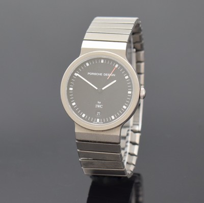 IWC Porsche Design Armbanduhr in Titan Referenz 3335, Schweiz um 1990, quarz, Titanband m. Faltschl., Boden verschr., Anz. v. Std., Min., Zentralsek. ...