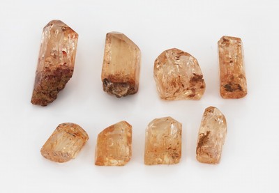 Lot 8 lose Imperial Topas Rohsteine, zus. ca. 105.52 ct, versch. Größen und Formen