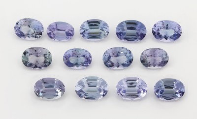 Lot 13 ovalfacett. lose Tansanite, zus. ca. 13.9 ct