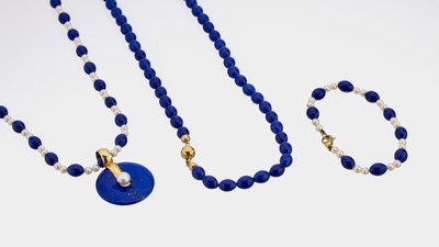 Lapislazuli-Perl-Schmuckset, best. aus: 1 Collier, L. ca. 66.5 cm, Lapislazuli-Oliven imWechsel mit Zuchtperlen, D. ca. 4.5 mm, mit Anhänger, runde ...