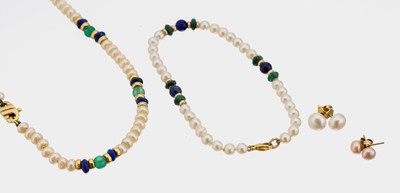 14 kt Gold Zuchtperl-Farbstein-Schmuckset, GG 585/000, best. aus: 1 Collier, Süßwasser- zuchtperllinsen, D. ca. 4.5 m, Zwischengliederaus GG, ...
