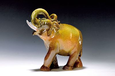 Carl Egler, 1896 Rappenau - 1982 Karlsruhe, Kunstkeramik, Elefant, staffiert, am Fuß signiert, ca. 25 x 23 x 10 cm