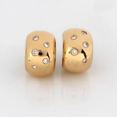 Paar 18 kt Gold Brillant-Ohrclips, GG 750/000, qualitätvolle Verarbeitung, 10 Brillanten zus. ca. 0.18 ct feines Weiß/vs, ca. 14.3 g, L. ca. 1.5 ...