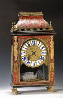 Tischuhr, sog. Religieuse, Boulletechnik, Frankreich um 1700/20, allseitig in Boulletechnik gearbeitet (z.T. gelockert), an Türe mit stilisierten ...