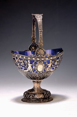 Fußschale, wohl deutsch, um 1900, Silber geprüft, reich verzierter klassizistischer Dekor, mit Durchbrucharbeit, blauer Glaseinsatz, ca. 307 g, ca. ...
