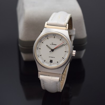 SINN Armbanduhr in Stahl Referenz 444, Schweiz / Deutschland um 2000, beids. vergl., Boden und Krone verschr., Lederband m orig. Dornschl., weißes ...