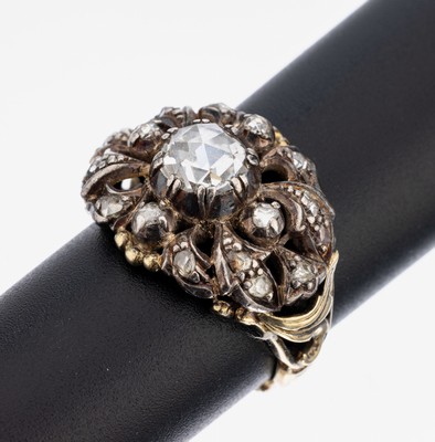 14 kt Gold Diamant-Ring, um 1830-40, GG 585/000 gepr., Ringkopf schauseitig Silber, durchbrochen gearbeitet, mittig Diamantrose ca. 0.50 ct, 18 ...
