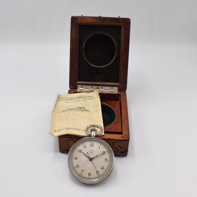 KIROWA erste Moskauer Uhrenfabrik frühe B- Uhr, um 1953, 4-teil., vern. Geh. dell., Boden, Glasrand u. Cuv. aufgedr., Zeigerstelldr. außen b. 11, ...
