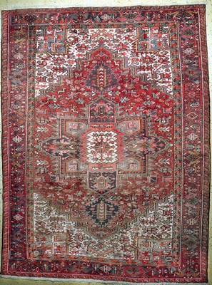 Heriz alt, Persien, Mitte 20.Jhd, Wolle aufBaumwolle, ca. 335 x 256 cm, verblasst, EHZ: 2