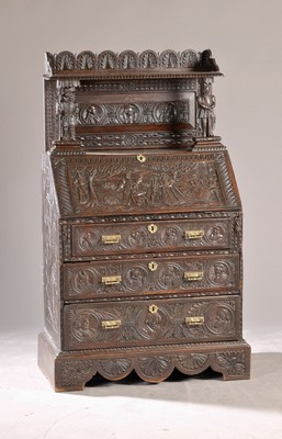 Kleiner Sekretär, wohl England, 19.Jh., Eiche massiv, dunkel gebeizt, dreischübiger Korpus darüber mit Sekretäreinteilung, Front und ...