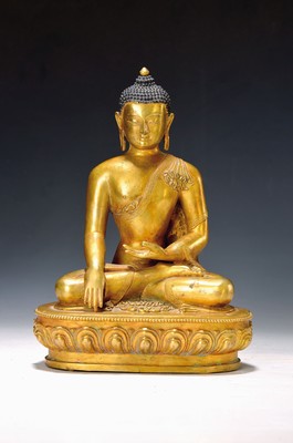 Buddha Shakyamuni, Nepal, 19. Jh., Kupferlegierung, feuervergoldet, Mudra der Meditation und Erdberührung, H.ca. 27 cm