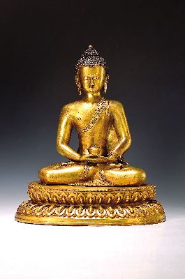 Tathagata Amitabha - Buddha des Westlichen Paradieses, Nepal, 20.Jh., Kupferlegierung, feuervergoldet, Geste der Meditation mit Almosenschale, H. 39 ...