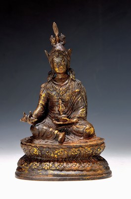 Skulptur des "Kostbaren Guru Padmasambhava", 20.Jh., Kupferlegierung, part. vergoldet, in traditionell ikonograpischer Darstellungsweise, ...