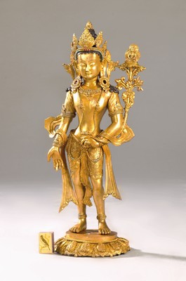 Bodhisattva Padmapani - Der Lotusträger, Nepal, Mitte 20. Jh., Kupferbronze, feuervergoldet, Steinbesatz, oben auf dem Blütenstängel, befindet ...