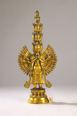 Große Altarskulptur des elfgesichtigen, Avalkiteshvara, China, Anfang 20. Jh., Messing, 48 Arme, separater Lotussockel u. aufgesteckter Nimbus, (am ...