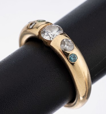 14 kt Gold Brillant-Ring, GG 585/000, 1 Brillant ca. 0.50 ct l.get.Weiß/si, 5 Brillanten zus. ca. 0.22 ct Weiß und fancy coloured (beh.), 1 St. ...