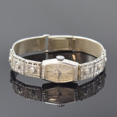 Diamantbesetzte Art-Deco Damenarmbanduhr in WG 585/000, Schweiz um 1930, Handaufzug, Boden aufgedr., Milanaise an Band später, Geh. sowie Band m. ...