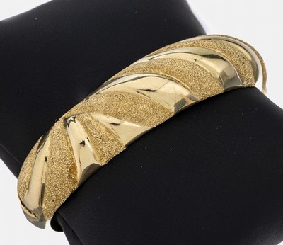 14 kt Gold Armreif, GG 585/000, z.T. seidenmattiert, ungefüllt, Klappscharnier, ca. 29.7 g, 6.5 x 6 cm