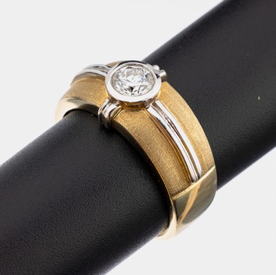 14 kt Gold Brillant-Ring, GG/WG 585/000, Brillant ca. 0.55 ct Weiß/si2, z.T. sat. und pol., ca. 9.2 g, RW 65