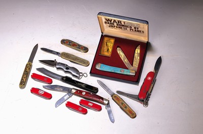 Konvolut Taschenmesser, verschiedene Hersteller, Böker Commemorative Series:"WWII 50 Years Pearl Harbor"; sechs Toledo -Taschenmesser; ...