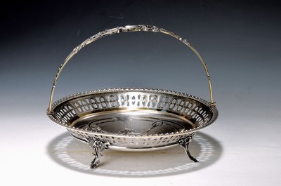 Silber-Henkelschale, deutsch, Anfang 19.Jh., 13 Lot Silber, teilvergoldet, a jour gearbeiteter Rand, Henkel mit Muschelwerk, ziseliert, ca. 423g, D. ...