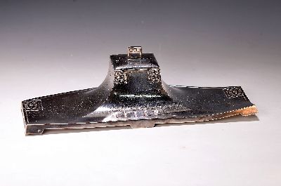 Jugendstil Tintenstand, WMF, um 1900, Metall versilbert und verbogen, altersbedingt leicht berieben, reliefierter Flechtdekor, ca.9x32x15.5cm, orig. ...