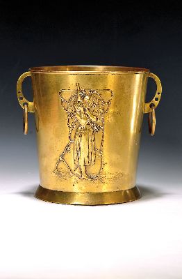 Weinkühler, deutsch, WMF, um 1900, Messing, Front reliefiert mit Winzerin mit bauchiger Flasche, H. ca. 20.5cm, altersbedingt leicht verbeult