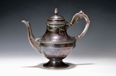 Teekanne, Frankreich, 19. Jh., Minervakopf- Punze, Empirestil, mit reliefierten Akanthus- Borten, H. ca. 20cm, ca. 613 g.