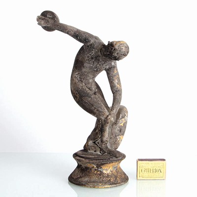 Vetro a scavo-Glasskulptur antiker Diskobolus, Ermanno Nason für Cenedese, Murano, 1963- 72, graue Patina in vetro a scavo-Technik, Diskobolos von ...