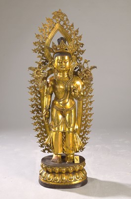 Sehr große Altarfigur, China 20. Jh., Bodhisattva mit wunschgewährenden Geste der Argumentation und in den Händen Phäonienstengel haltend, ...