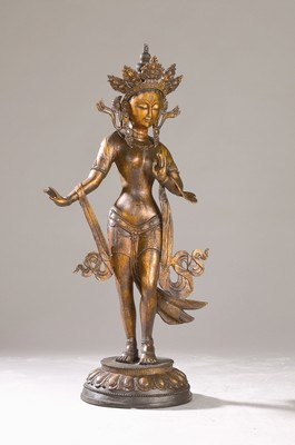 Sehr großer Bodhisattva, wohl China um 1875- 1908, Kupferlegierung, patiniert, Werkstattmarke, H. ca. 117 cm, ca. 23.6 g