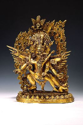Sehr großer sechsarmiger Dharmaschützer Hayagriva, mit Weisheitspartnerin , China oder Nepal, wohl frühes 20. Jh., Messing, Hayagriva hat einen ...
