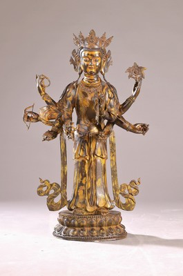 Sehr große Altarskulptur des achtarmigen Bodhisattva Avalokiteshvara/Kuna yin, mit einem Gesicht, China, 20. Jh., Kupferlegierung z.T. vergoldet, ...