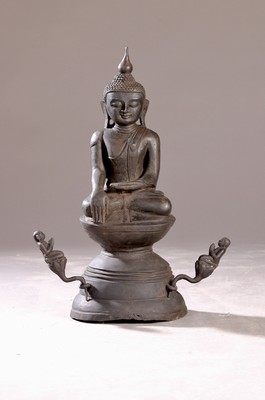 Großer Buddha mit zwei Betenden, Shan-Stil, Burma, 20. Jh, Kupferbronze, H.ca. 64 cm