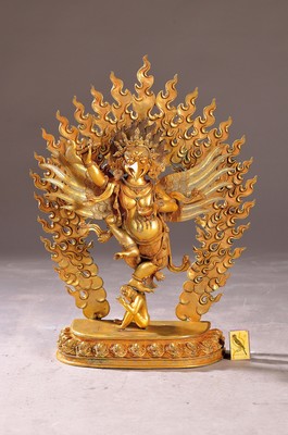 Garuda, Nepal, 20. Jh., schlangentötendes, halbmenschliches u. adlerhaftes Reittier des Vishnu, vergoldete Bronze, wohl Mitte 20. Jh., ca. 58 x 44 x ...