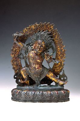 Vajrapani, Nepal, 20. Jh., Kupferlegierung Reste von Vergoldung, Boddhisattva der Kraft, in einer Hand Diamantzepter und in der anderen Hand ein Seil ...